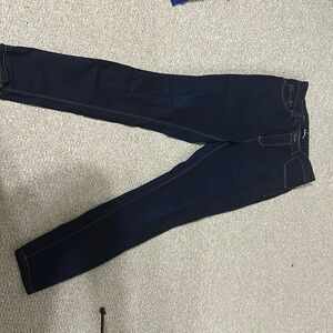 D Jena’s, size 10. I lost weight and these no longer fit.